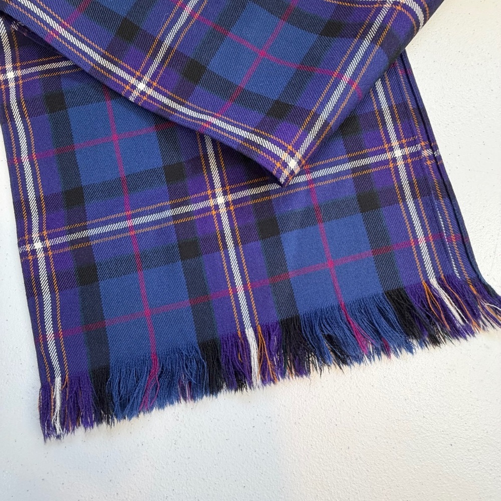 STRATHMORE 100% WOOL Tartan Scarf Made in Scotland Purple Blue Plaid Fringe Mens - Picture 4 of 5